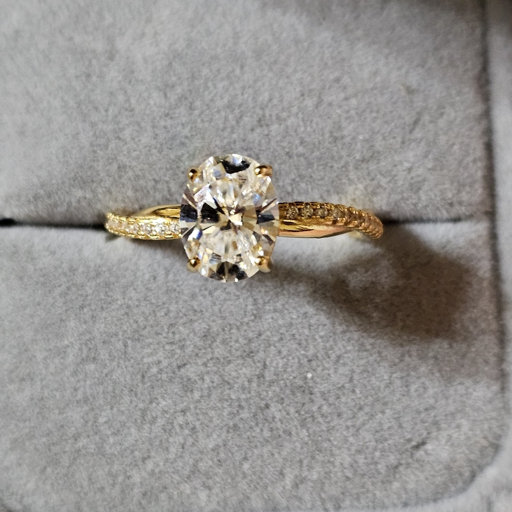 GRA Certified 2 Carat Moissanite Ring. 18K over Sterling Silver Sz 6! New - Picture 2 of 2
